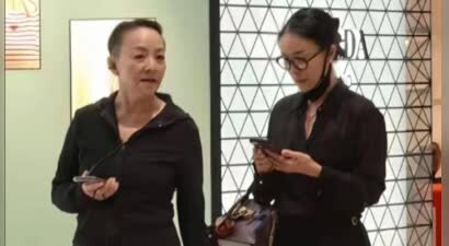 偶遇宋丹丹北京逛街，和那英共进晚餐，面色苍白显老态