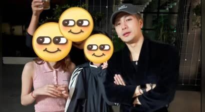 王嘉尔上海街头睡袍造型引热议 合影尽显松弛