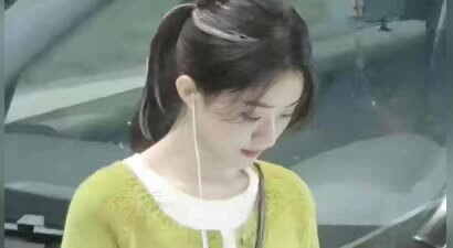 赵丽颖素颜出镜,真实状态引发热议:美,不止一面