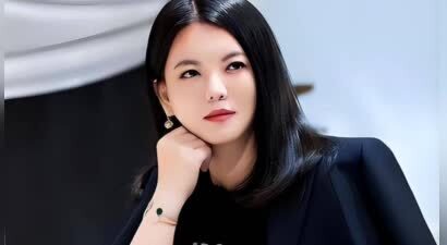 李湘真实照片被扒！没开美颜满脸黢黑，网友：胖得超乎想象！