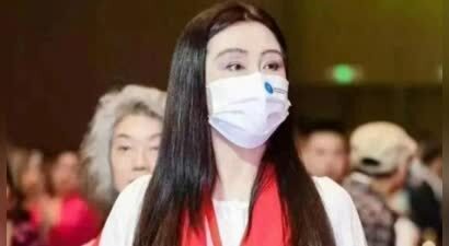 王祖贤亮相国际灸法大会，面相发福还有皱纹，怎么老成这样了？