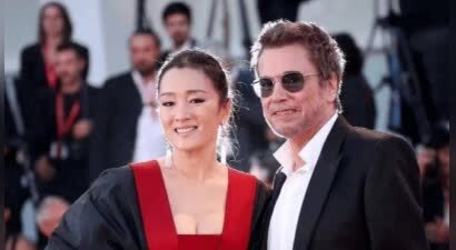 70岁米歇尔表白52岁巩俐：嫁给我，我年入5亿！巩俐：我每周做4次有氧运动，你跟得上吗？