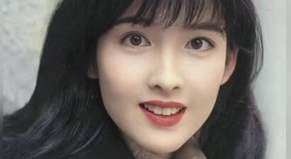 57岁周慧敏现身，牙齿又黄又黑太真实，满脸皱纹女神形象不复