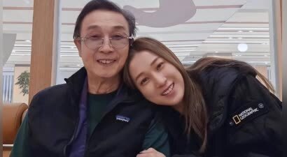 钟嘉欣探75岁刘松仁：这张合影，看哭多少人？