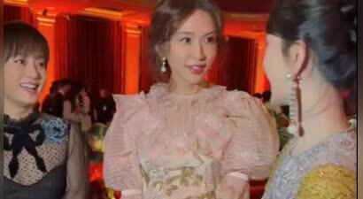 孙杨玲同框炸场！51 岁林志玲天鹅颈杀疯，碾压式优雅看呆全网