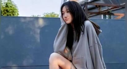 18岁李嫣近照曝光，兔唇痕迹消失不见，美出高度，不愧是王菲女儿