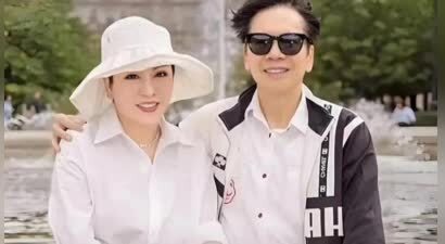 向华强现身澳门，和老婆去吃西餐，向太剪了短发，看起来一言难尽