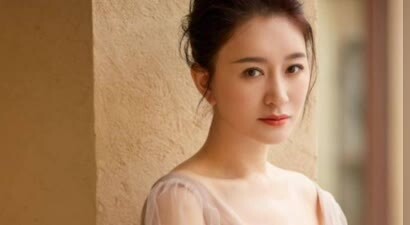 “冻龄女神”李小冉：情人害男友惨遭砍伤，陷害网暴致命打击