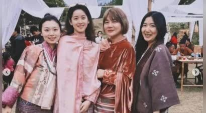 刘强东老婆晒素颜照依旧美，32岁章泽天脸上斑点多，没有名人包袱