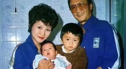 88岁谢贤考虑后事,已交代好陪葬品和遗产,唯独放不下小林青霞母子