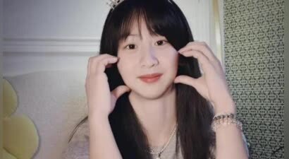 17岁森碟在北京被偶遇，纯素颜买仓鼠，下巴矫正后好漂亮