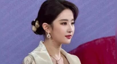 刘亦菲面相变化，仿佛回归古墓，重现小龙女冷艳模样