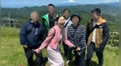 金靖夫妇五一出游，舒奕橙打扮土气没以前帅，金靖倒是又美又时髦