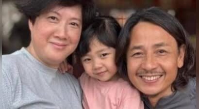 前TVB男星黄泽锋官宣喜讯，58岁妻子怀二胎