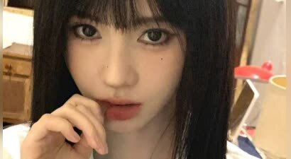 鞠婧祎解锁学院风新造型，黑发齐刘海甜酷出圈