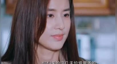 黄圣依离婚真相：强势母亲与丈夫双重掌控下，她的30年出逃计划
