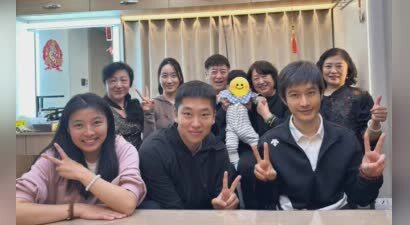 明星过五一：黄晓明家人探班，李小璐贾乃亮带娃出游，戚薇飞日本
