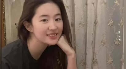 刘亦菲近照曝光，鬓角白发显现，坦然展现真实年龄