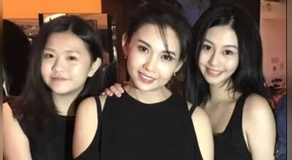 邱淑贞携三女儿同框，24岁沈月完美复刻妈妈美貌