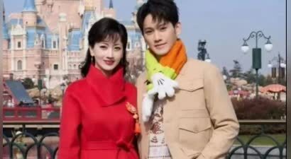 71岁赵雅芝和38岁小儿子黄恺杰母亲节大片，母子如姐弟