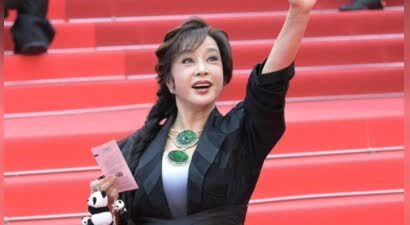 刘晓庆采访回应偷税指控：不需要澄清，这完全是诬陷