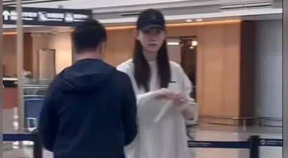 机场偶遇奚梦瑶何猷君，网友吐槽奚梦瑶命好，身高占优势