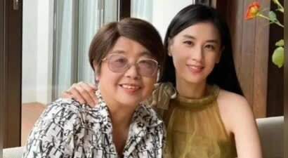 黄圣依母亲最新采访直接掀了杨子家老底！不断感叹女儿很不容易