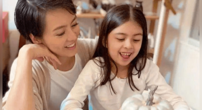 梁咏琪是压根不会老吗？穿棉裤现身挡不住好身材，混血女儿罕见露面