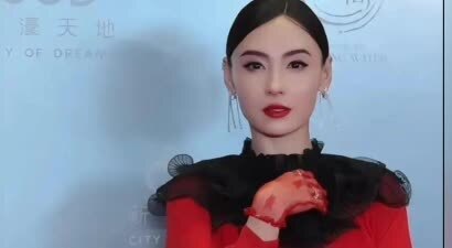 澳门这一夜，坐“李冰冰”身边的张柏芝，让所有人见识了她的地位