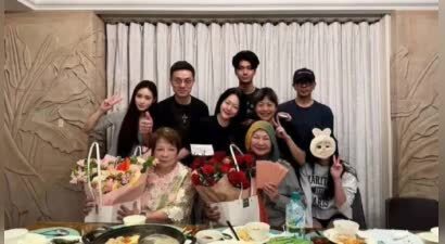 母亲节S妈晒家族照，具俊晔暴瘦一圈神情疲惫
