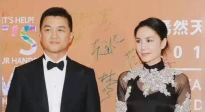 李亚鹏妻子搬家大曝光，豪宅变小区，王菲的选择真聪明！