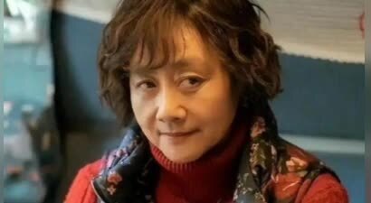 荧幕上的好母亲，现实却干涉儿子的一切，儿子宁愿睡桥洞也不回家