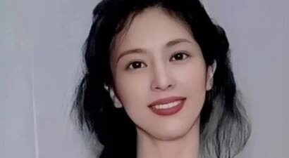 刘亦菲母亲刘晓莉：长得比女儿还漂亮，两婚两离，66岁单身也幸福