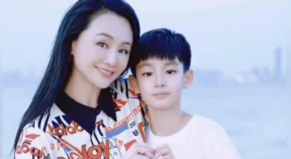 51岁曹颖自曝患癌，放心不下年幼的儿子，坦言当了妈妈后不敢生病