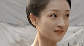 50岁周迅为何如此苍老？无美颜皱纹满脸，宛如乡村老妪