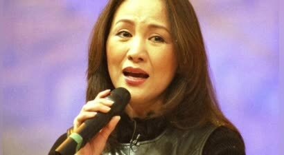 她早已不再是中国籍？曾多次登春晚走红, 下嫁洋老公却遭嫌弃