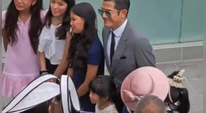 尴尬！大家只找郭富城合影，方媛打扮绝美被晾一边，天王嫂空头衔