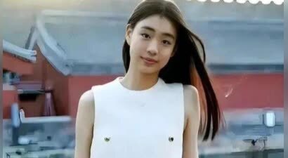 佟大为带17岁女儿拍戏，俩女儿拜师刘天池，长相随妈，个高比例好