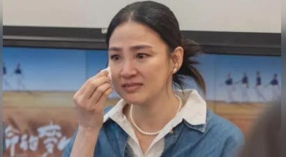 47岁洪小铃产后瘦了14斤，称坐月子像一场灾难，看到女儿就哭