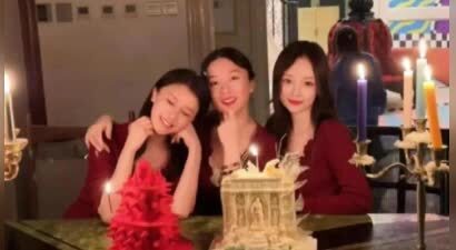 霍思燕李小璐带娃聚餐，甘薇离婚后笑容满面，三人全开百万豪车