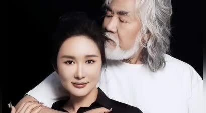 彻底不装了！张纪中夫妇人设崩塌，原来好恩爱都是“装”出来的