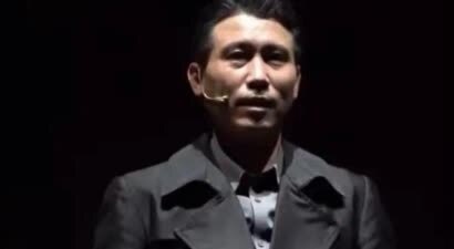 破防了！李乃文在朱媛媛头七这天，谢幕时指天哽咽：媛媛，走好！