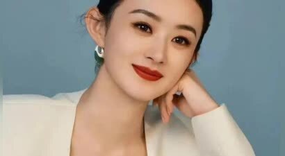 赵丽颖母亲首次曝光，穿大花衣服很富贵，原来女儿随妈是真的！