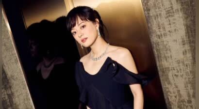孙俪黑色礼服造型简约大方 午后品茶镜头下诠释优雅摩登