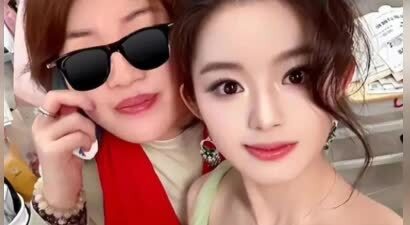 黄杨钿甜风波持续发酵！奶奶意外登上热搜，一家人身份疑都不简单