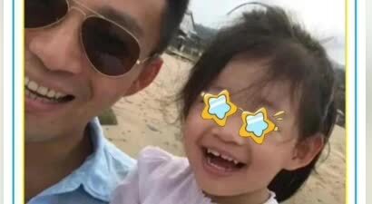 汪小菲故地重游，带小玥儿去8年前去过的海边，回应儿女回京时间