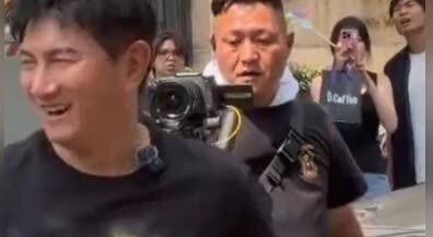 网友偶遇吴奇隆录综艺，左手无名指戒指辟谣离婚传言