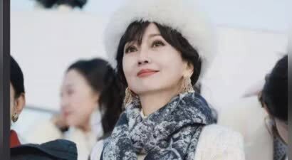72岁赵雅芝草原秀，15厘米高跟鞋让人惊艳不已！