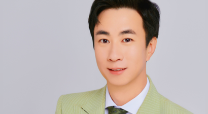 陈庆聪生日全新宣传照 绿色西装造型尽显阳光魅力