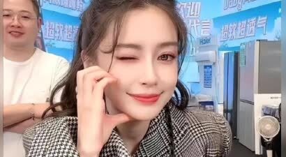 澳门偶遇杨颖！为小店站台的她，把过气顶流的不堪，体现淋漓尽致